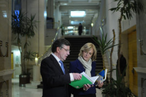 Alcaldes Matthei y Lavín sobre reglamento de Ley Cholito: 