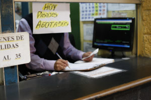 Diferencias de hasta 244% en pasajes para fin de año: qué empresas cobran más y a qué destinos