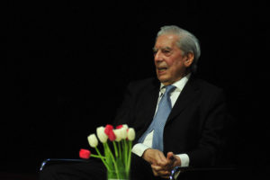 Mario Vargas Llosa apoya a Piñera y afirma que su triunfo será bueno 