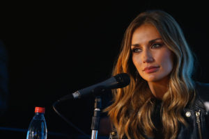 Furioso mensaje de Carolina de Moras por aparecer en afiche de campaña presidencial de Guillier