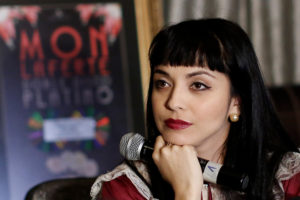 FOTO | Mon Laferte publica peculiar afiche que de seguro no gustó a sus fanáticos piñeristas