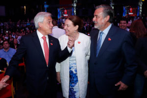 VIDEO | Qué se dijeron Piñera y Guillier antes de que comenzara la transmisión oficial de la Teletón