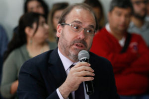 Ministro Undurraga se reúne con Piñera y reitera que puente Cau Cau debe ser desarmado