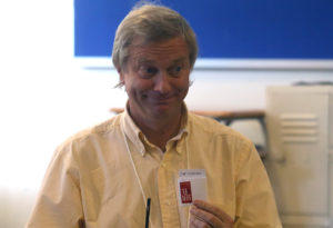 José Antonio Kast aprovecha el vuelo y trolea a Gutiérrez por su foto falsa con irónica imagen