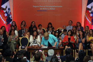 Cómo funciona la Ley Sanna, normativa que permite a padres acompañar a menores con enfermedades graves