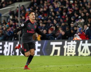 VIDEO | Alexis Sánchez despide el 2017 anotando para el Arsenal y festejando con sus compañeros