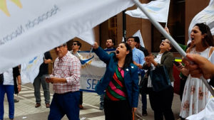VIDEO | Funcionarios de Sernac protestan en el TC por retiro de facultades sancionatorias