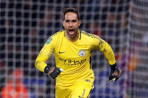 VIDEO | Claudio Bravo fue otra vez héroe en definición a penales y lleva al City a semis de la Copa de Liga