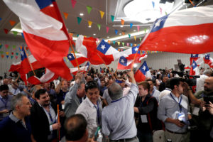Evelyn Matthei, la primera en destapar la botella: 