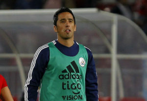 Lucas Barrios tranquiliza a los hinchas albos por rumores tras su frustrado regreso a Colo Colo