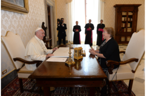 Diputados proponen feriado en Santiago durante visita del Papa