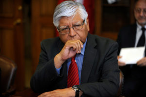 Equipo chileno en La Haya sufre primera pérdida: renunció Gabriel Gaspar