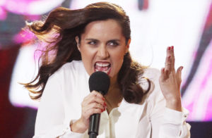 Mujeres garabateras: Natalia Valdebenito responde con flor de chilenismo polémica editorial de El Mercurio