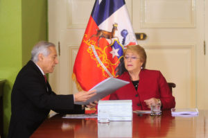 Canciller explica las razones del viaje de Bachelet a Cuba a menos de 70 días de dejar La Moneda