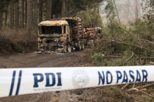 Nuevo ataque incendiario en La Araucanía: cuatro camiones resultaron quemados en Ercilla