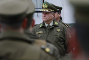 Bruno Villalobos abandonó el país en medio de crisis que afecta a Carabineros