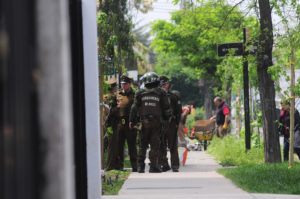 FOTO | Operación Huracán: Carabineros amenaza con vehículos de FF.EE. el allanamiento de la PDI a cuartel