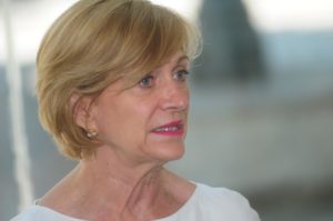 Evelyn Matthei pide acelerar desmunicipalización en Providencia para entregar colegios al Estado