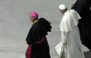 Periodista de TVN le recuerda al Papa pasaje de la Biblia después de pedir 