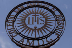 Jesuitas reconocen que sacerdote que pasó por Colegio San Ignacio cumple condena por abusos sexuales