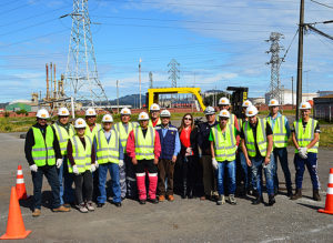 Vecinos de Hualpén reciben certificación en operación de grúas horquilla y tratamientos estéticos