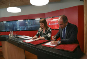 Plataforma digital Escritorio Empresa suma a Santander con su cuenta corriente en línea