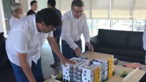 Joaquín Lavín analiza crear la 