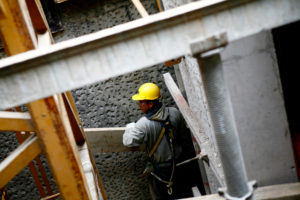 Economía anota su mayor crecimiento en seis años: Imacec de abril sube a 5,9%