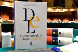 RAE intenta explicar increíble definición machista de la palabra 