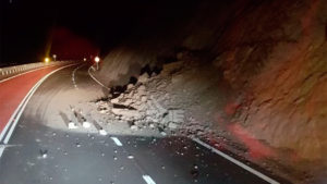 FOTO + VIDEO | Sismo de mayor intensidad provocó rodados en distintos caminos del norte de Chile