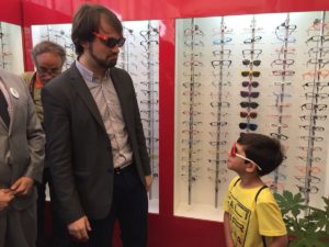 FOTOS | Los precios a bajo costo que tiene la nueva Óptica Popular de Valparaíso inaugurada por el alcalde Sharp