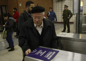 Fijan fecha de primera manifestación en gobierno de Piñera: adultos mayores exigen beneficios en transporte