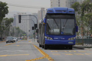 Diferencias de criterio entre Contraloría y el Tribunal de Libre Competencia habría retrasado licitación del Transantiago