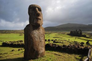 Comunidad Ma'u Henua denuncia a turista por daño patrimonial en Rapa Nui