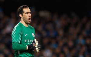 Las calificaciones de la prensa a Claudio Bravo tras humillante eliminación del Manchester City