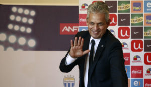 Reinaldo Rueda entrega nómina de jugadores locales para primer 