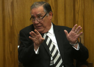 Ministro de Justicia defiende creación de 101 notarías
