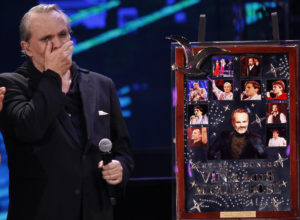 Ramón Llao lideró los troleos al regalo/collage de Virginia Reginato y Viña 2018 a Miguel Bosé