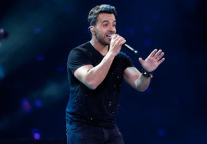 VIDEO | El homenaje de Fonsi a Jorge González que le voló la cabeza a los fanáticos de Los Prisioneros