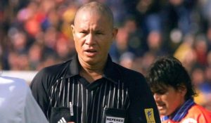 Murió Lucien Bouchardeau: el árbitro del polémico penal contra Chile en Francia '98