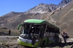 Perito revela el error clave del conductor del bus accidentado en Mendoza con niños chilenos