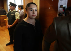 Carabinera formalizada por causar aborto a manifestante sigue en sus funciones