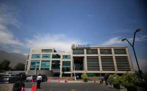 Clínica UC deberá pagar millonaria indemnización a paciente que resultó con 70% de incapacidad física