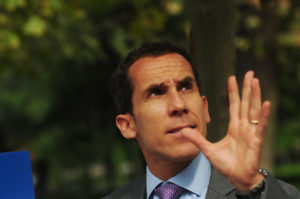 Científico Gabriel León destruye propuesta de Alessandri de plantar 584 ejemplares de plátano oriental