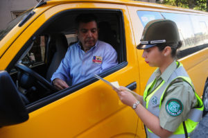 Furgones escolares: en qué se deben fijar los apoderados antes de contratar el servicio