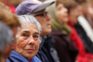 OCDE llama a aumentar la edad de jubilación de mujeres en Chile