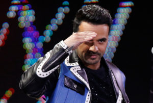 FOTO | Cámaras captan a dos emblemáticos de Chile Vamos mostrando su amor con Luis Fonsi