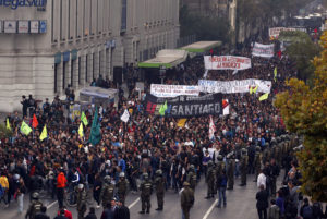 Marcha contra las armas: la editorial que compara las protestas de escolares de EE.UU. con el movimiento estudiantil chileno