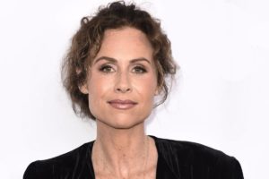 Actriz Minnie Driver renuncia a Oxfam tras escándalo sexual en Haití