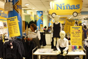 Sernac alerta de diferencias de hasta 375% en uniformes escolares